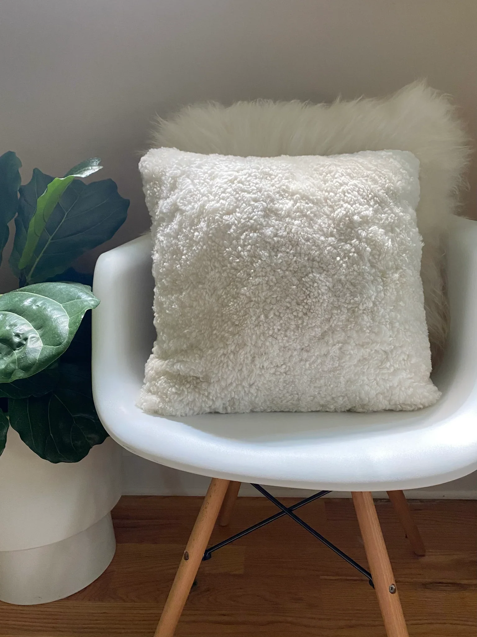 20” x 20” Ivory Shearling Sheepskin Pillowcase - Image 4