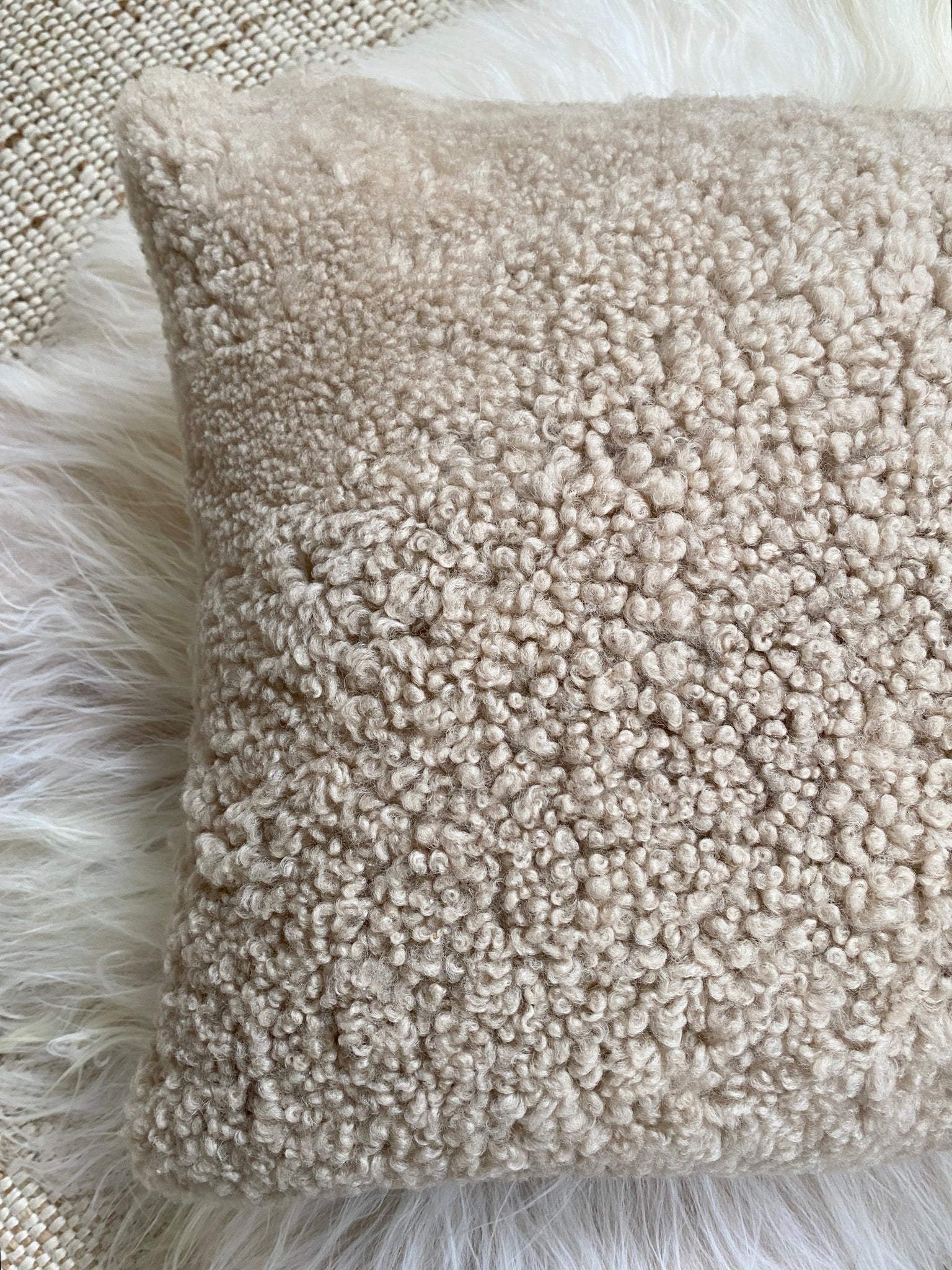 20” x 20” Tan Shearling Sheepskin Pillowcase - Image 5