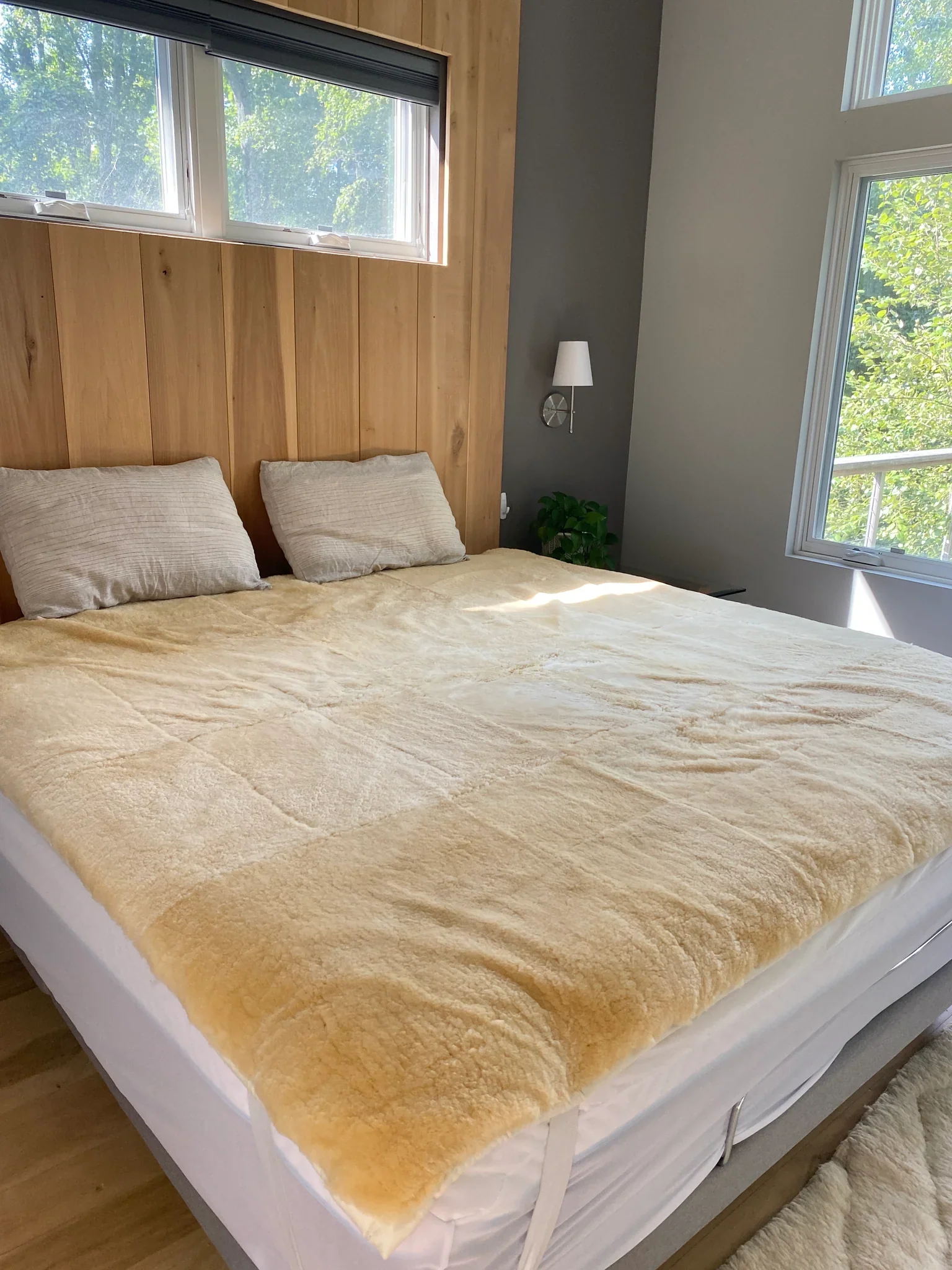 Medical Grade Sheepskin Mattress Cover - Image 4