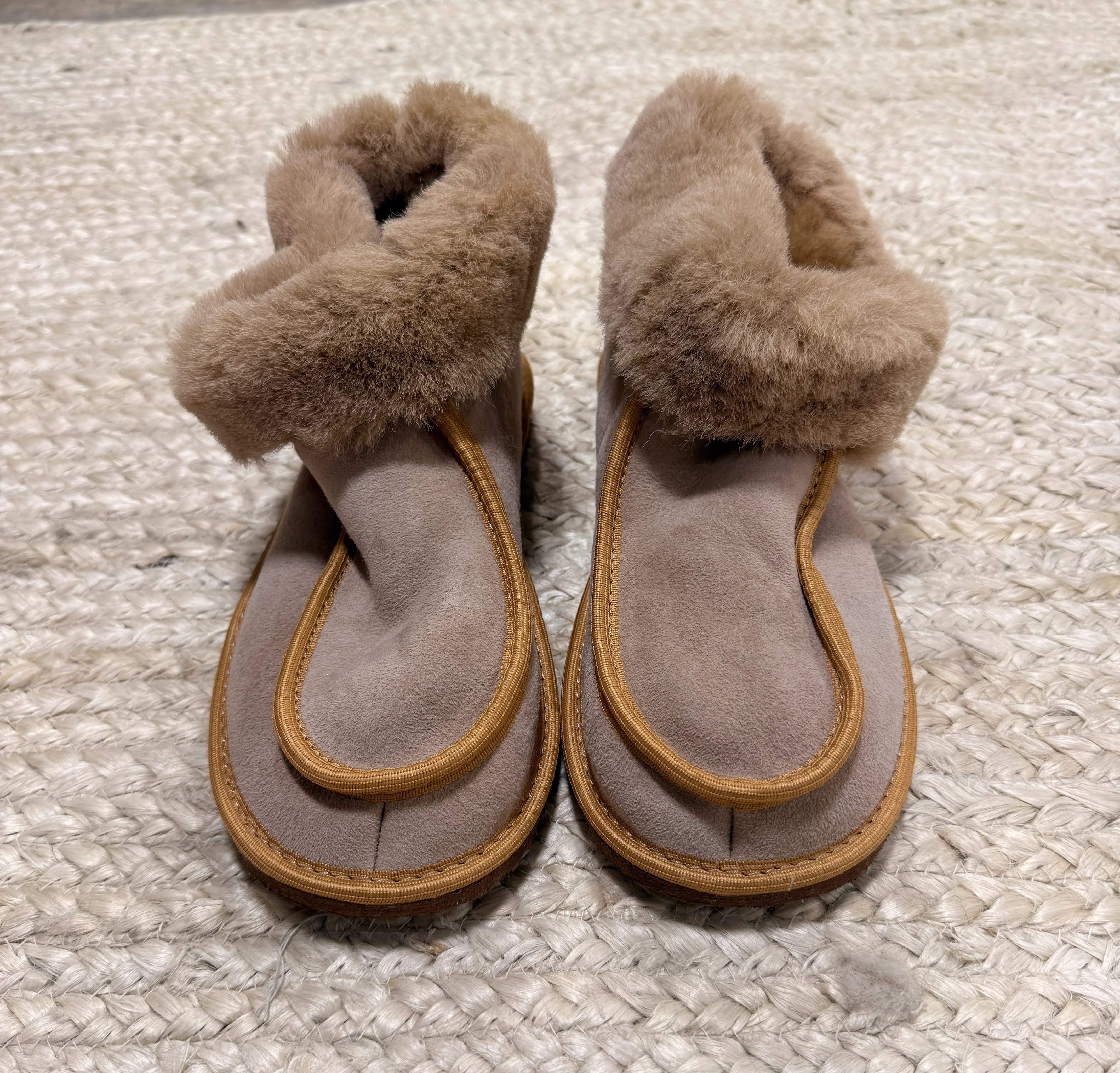 Classic Slipper (Tan Fur) - Size 9