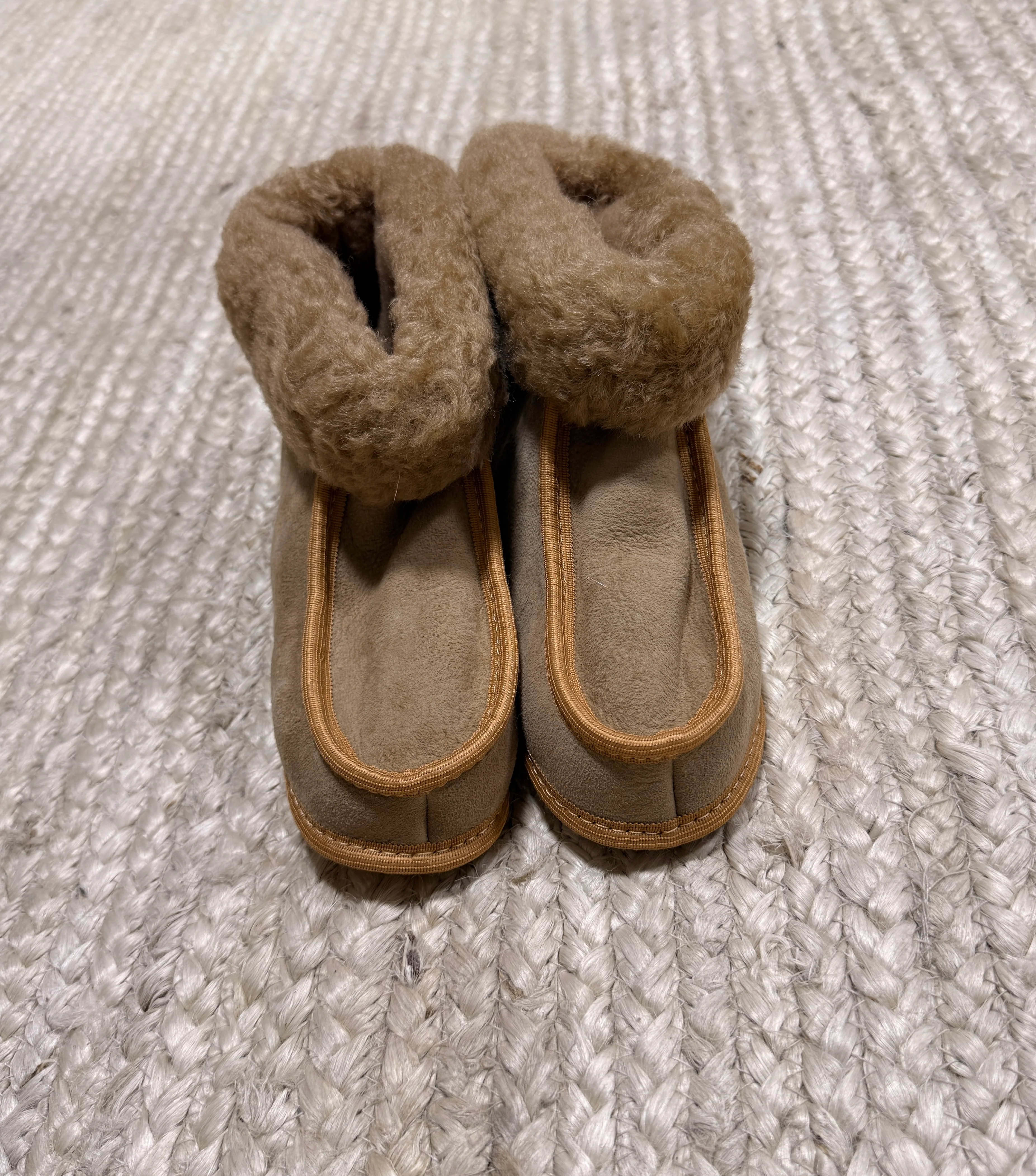 Terra Slipper (Tan Fur) - Size 6