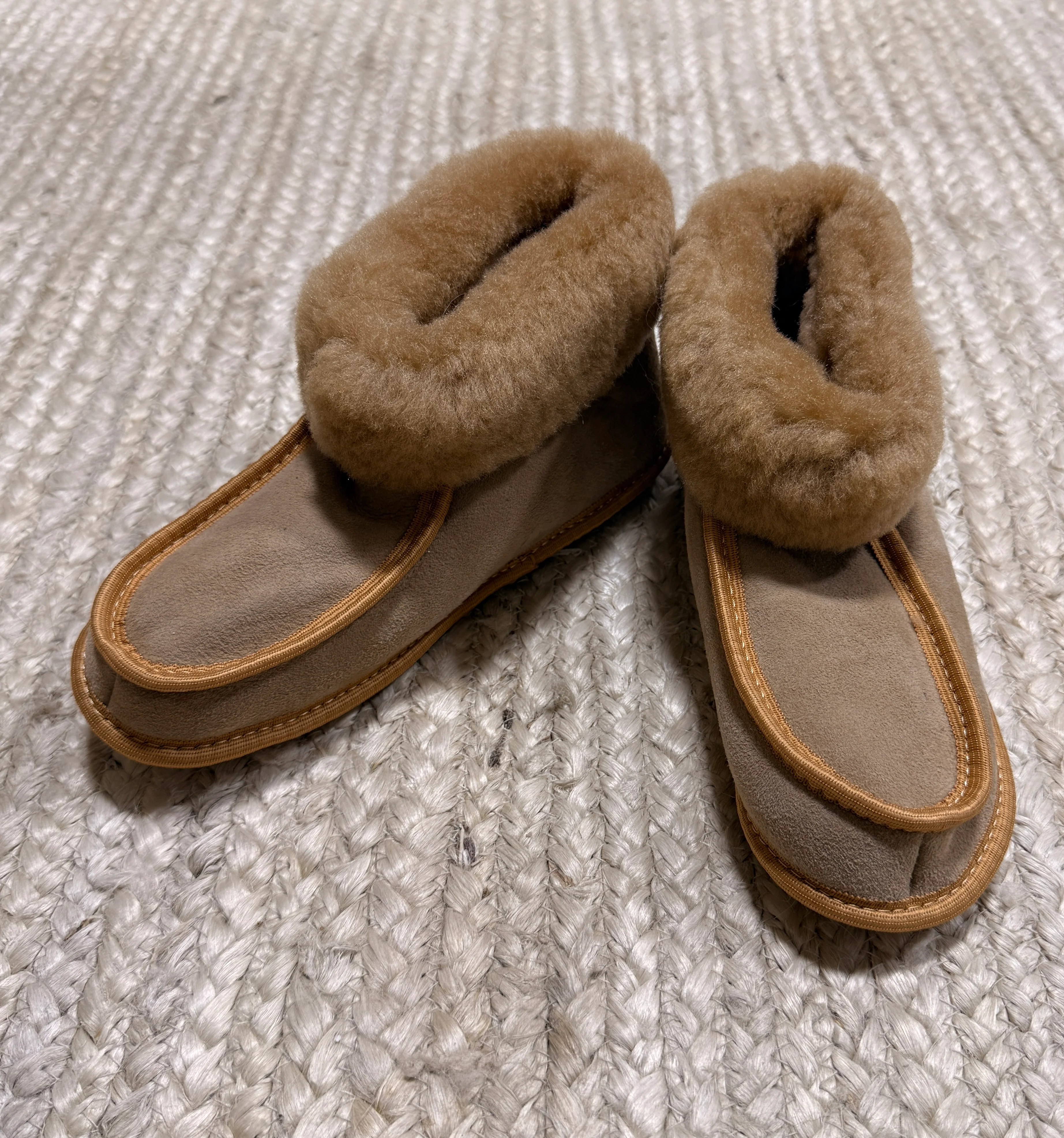 Terra Slipper (Tan Fur) - Size 6