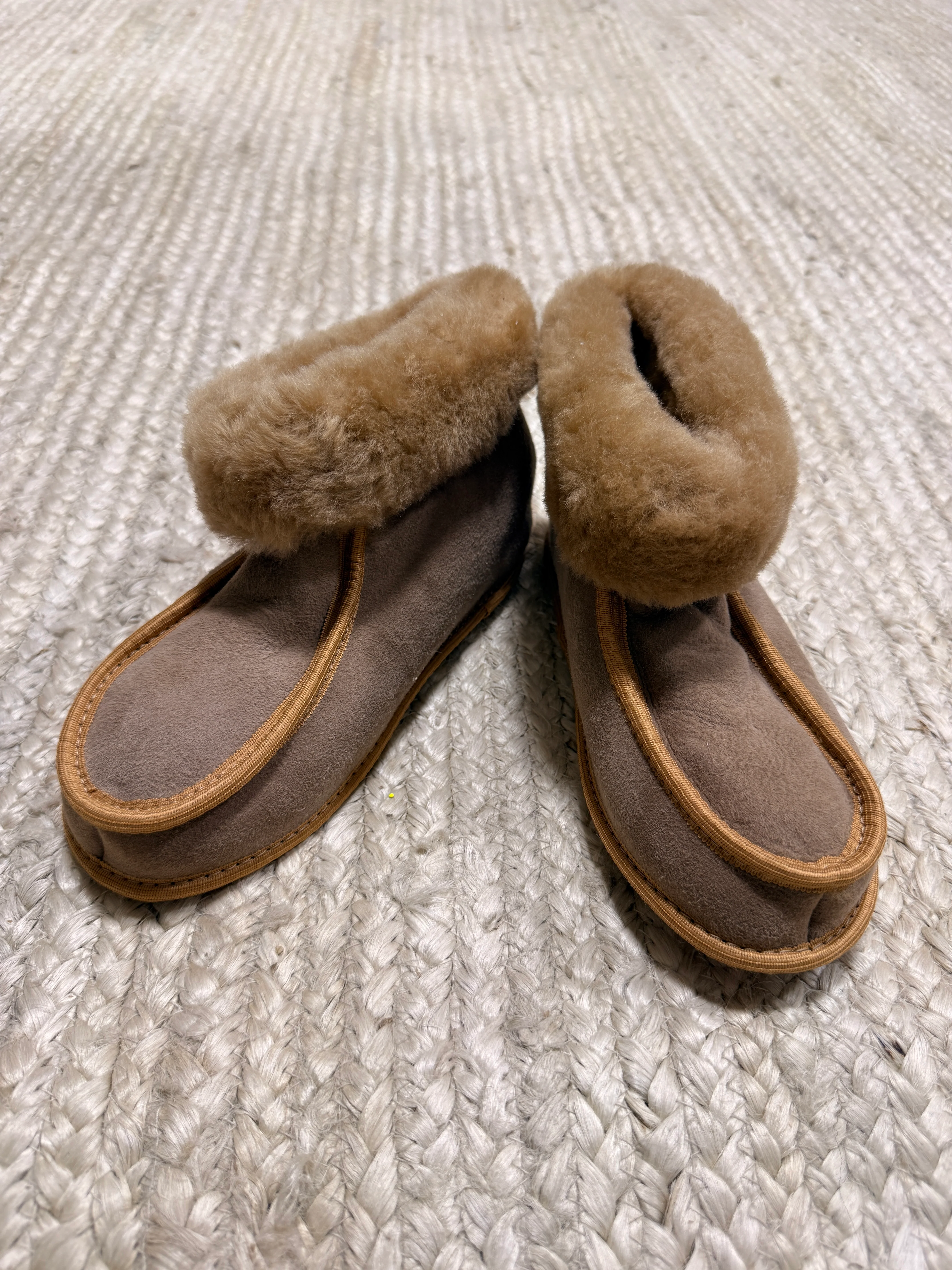 Terra Slipper (Tan Fur) - Size 6