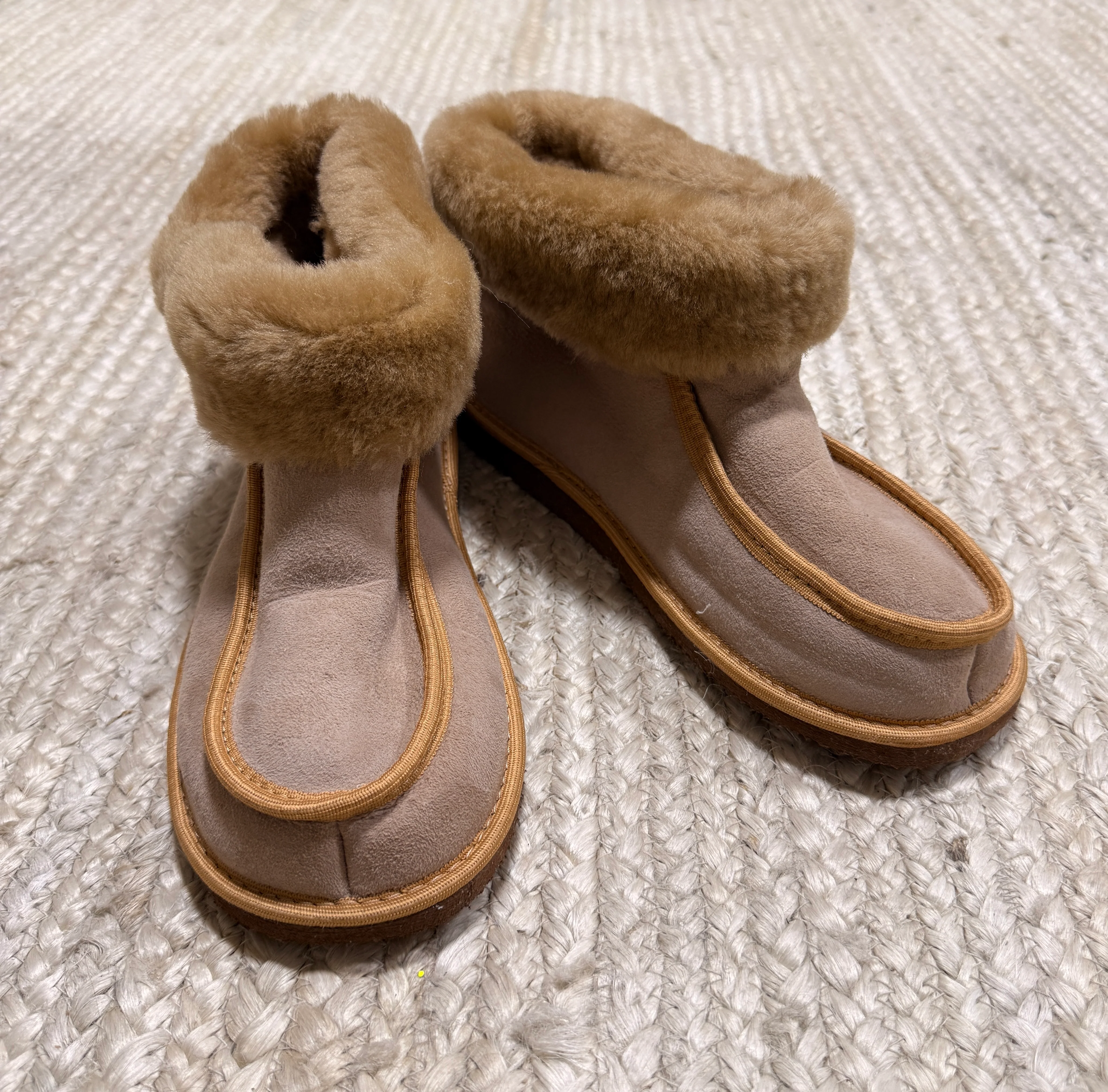 Terra Slipper (Tan Fur) - Men's Size 10