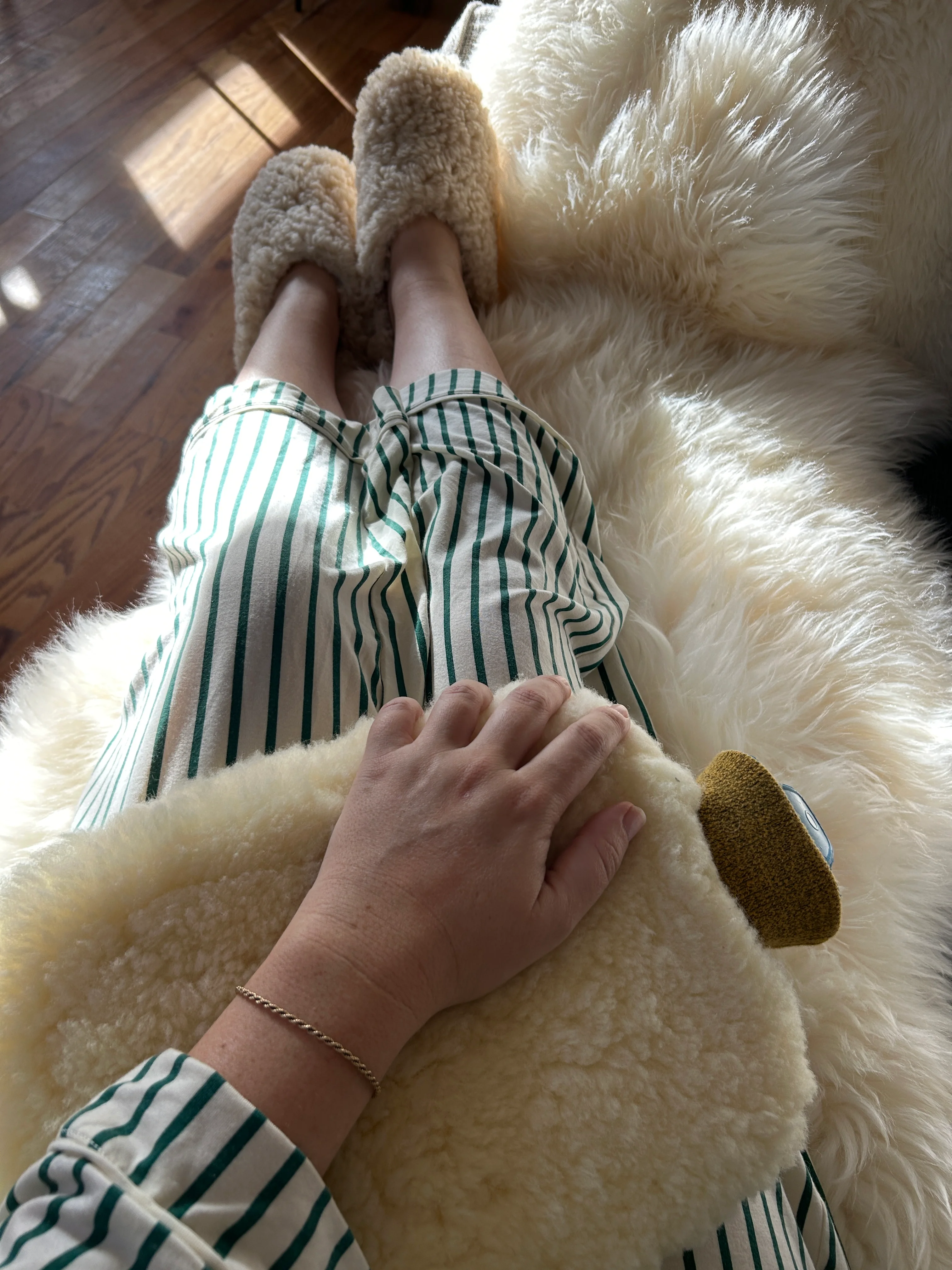 THE EVERYDAY SLIP-ON: TAN SHEARLING SHEEPSKIN - Image 4