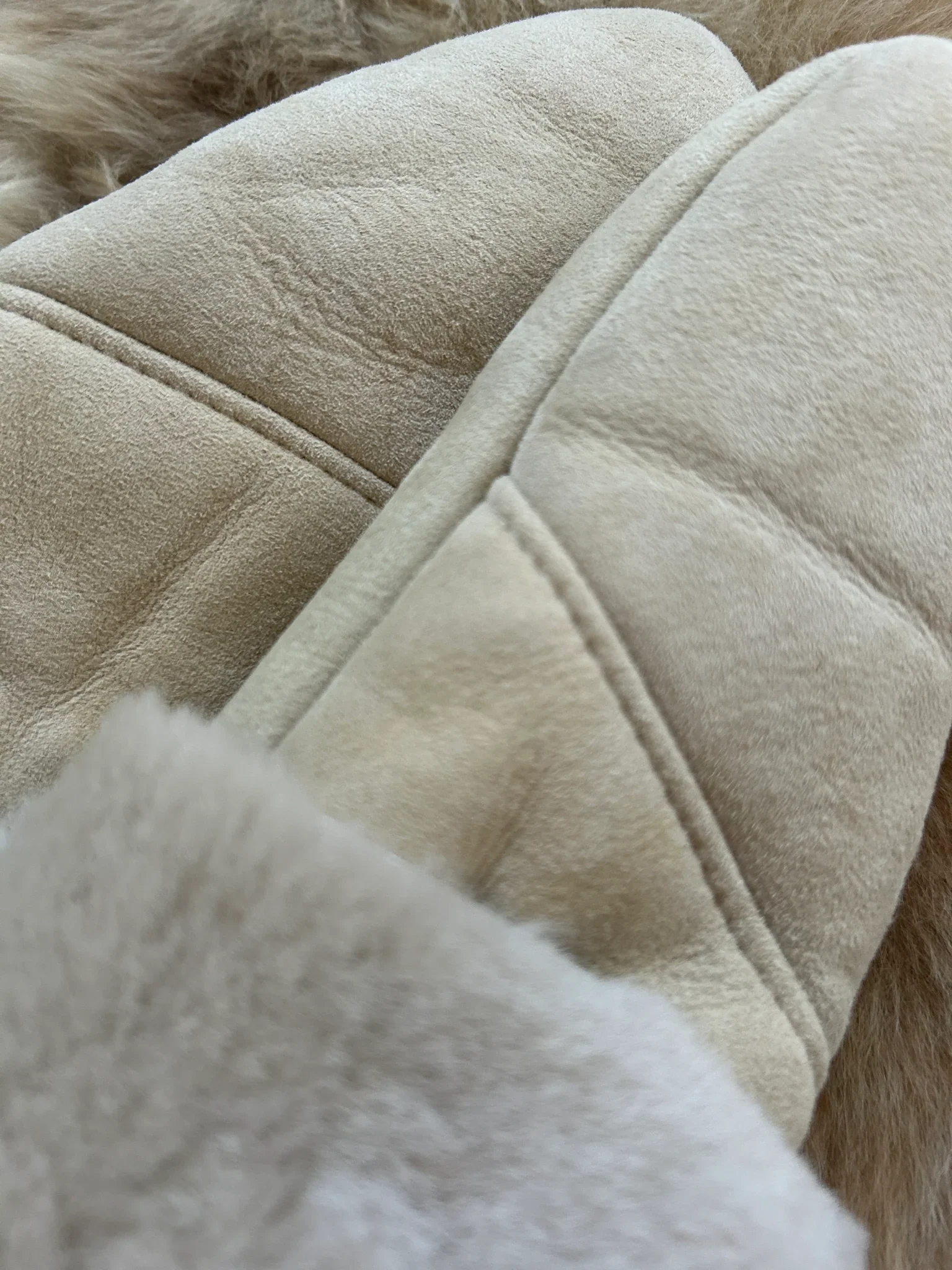 The Haven Sheepskin Mitten in Cream - Image 8