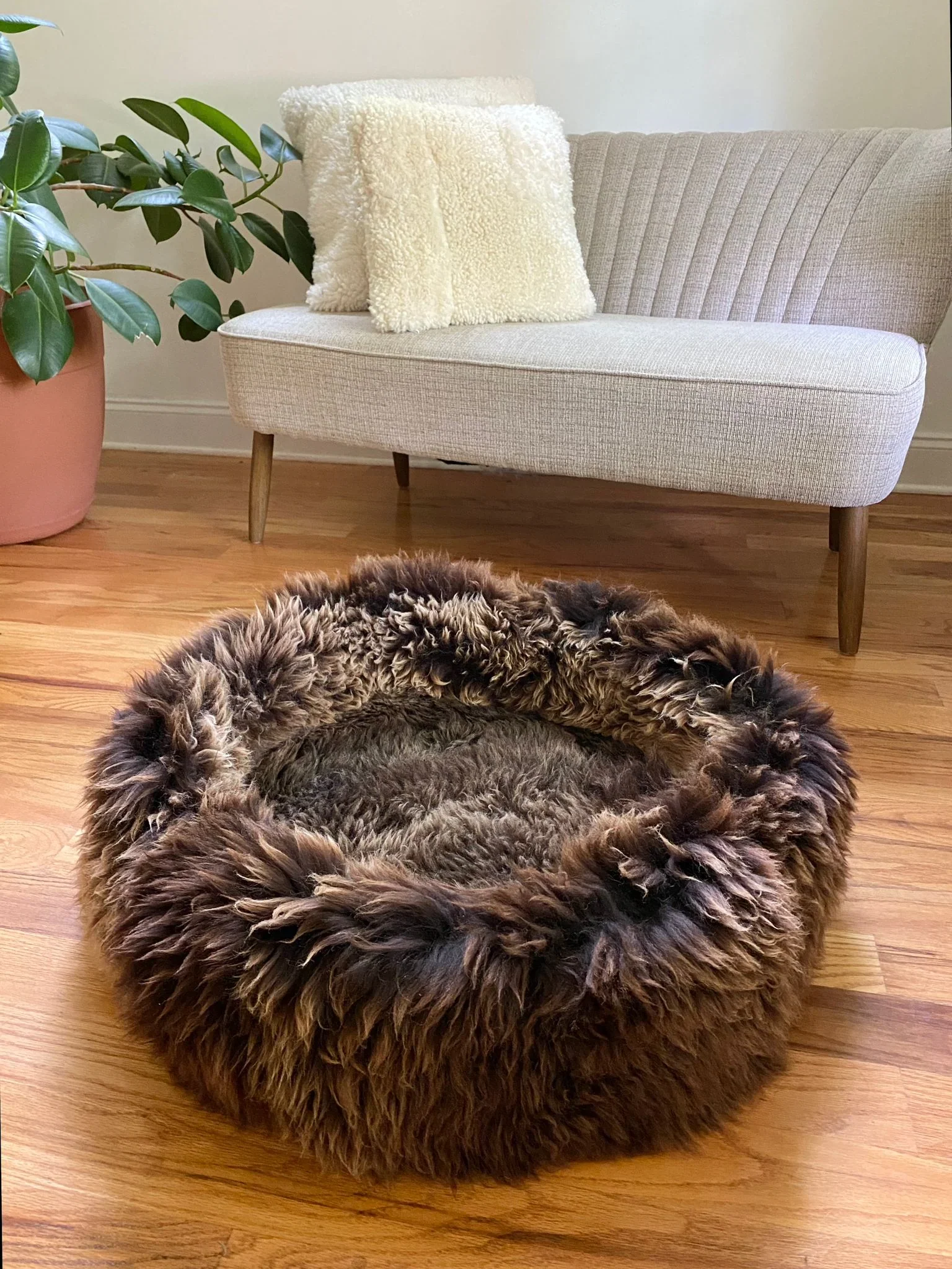 The Snug in Brown, Large - Image 3
